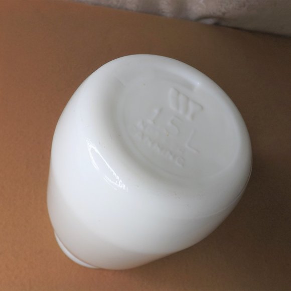 Milk Glass Container - Picture 5 of 5